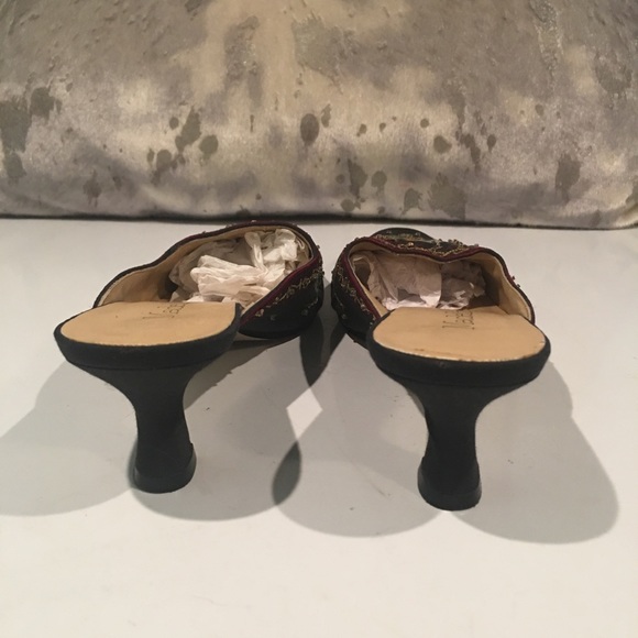 AWESOME MADELINE JEWELED MULES SIZE 8.5 - Picture 5 of 5